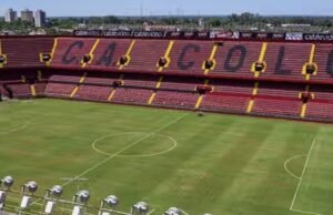 Torcedor do Colón foi expulso de campo por agredir a Polícia na partida contra o Deportivo Madryn