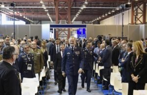 O Rei, a Agência Europeia de Defesa e a NATO visitam a conferência de tecnologia militar BACSI em Albacete