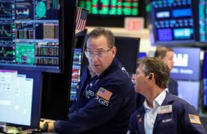 Dia financeiro: Os mercados de ações caem pela terceira sessão consecutiva e os riscos atingem o máximo em três meses