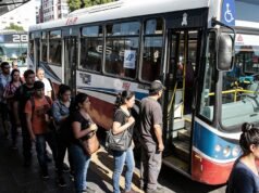 De um veredicto de um milhão de dólares a nada: um tribunal reverteu o caso de uma mulher que caiu de um ônibus.