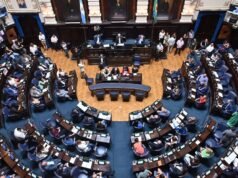 Busca o fim do peronismo e negocia com grandes comissões do Legislativo de Buenos Aires