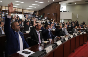 A decisão da legislatura hondurenha enfatiza a importância do diálogo, do consenso e da responsabilidade para restaurar a estabilidade política e social no país.