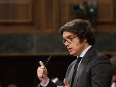 O Vox insiste em culpar o PP pela “guerra suja” dos críticos e estes acreditam que procuram “sabotar” o acordo no CCAA.