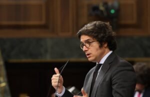 O Vox insiste em culpar o PP pela “guerra suja” dos críticos e estes acreditam que procuram “sabotar” o acordo no CCAA.