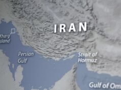 Atacado por tanques perto do Estreito de Ormuz
