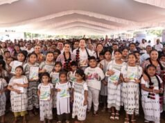 O governo federal está entregando móveis e equipamentos para escolas de Guerrero