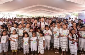 O governo federal está entregando móveis e equipamentos para escolas de Guerrero