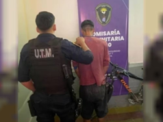 Um homem de 20 anos sequestrou, esfaqueou e torturou sua namorada grávida de 16 anos.