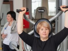 O exercício para eliminar asas de morcego, a flacidez que aparece no braço após os 50 anos.