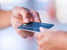 Quanto custa a reposição do cartão de crédito em cada banco: algumas empresas cobram o dobro que outras