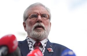 Começou o julgamento do ex-líder do Sinn Féin, Gerry Adams, por suposta cumplicidade em um ataque do IRA