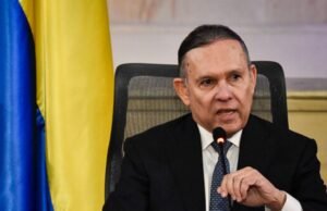 “É prejudicial sem provas”: Efraín Cepeda responde ao ministro Antonio Sanguino por espalhar supostos boatos