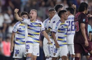 O Boca Juniors venceu o Lanús por 3 a 0 e voltou às vitórias após quatro jogos no Torneio Apertura.