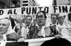 Cinquenta anos depois do golpe: como se construiu a luta das mães da Praça de Maio de 1977 até hoje
