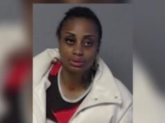 Uma mulher de Clarkston foi condenada à prisão perpétua por matar seu ex-namorado na frente dos filhos