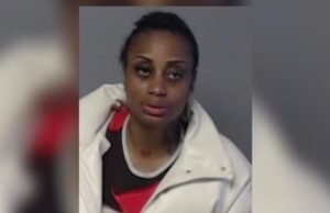 Uma mulher de Clarkston foi condenada à prisão perpétua por matar seu ex-namorado na frente dos filhos