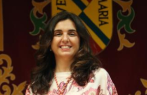 A vereadora do PP de Collado Villalba renunciou após interromperem o monólogo feminista por serem consideradas “desrespeitosas”