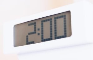 A mudança de horário é do próximo sábado de manhã para domingo das 02h00 às 03h00