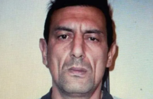Intensificam a busca por “El Loco” Cárdenas: suspeitam que ele tenha escapado do posto de controle e confrontado a polícia.