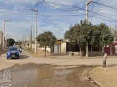 Eles pegaram um homem que escapou do posto de controle e se escondeu na casa do vizinho: ele tinha drogas e armas.