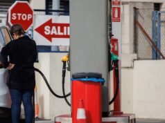 O Governo vai reduzir o IVA para 10% sobre a gasolina, o gasóleo, a eletricidade e o gás como parte das medidas de crise.