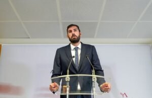 O ex-presidente do Vox de Múrcia anunciou que Abascal conversou com ele há dez dias para pedir-lhe que fosse candidato.