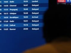 Eles voltaram de Paris, sofreram um atraso de sete horas na escala e agora a companhia aérea deve indenizá-los por danos morais.