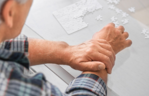Por que os sintomas de Parkinson diferem em homens e mulheres