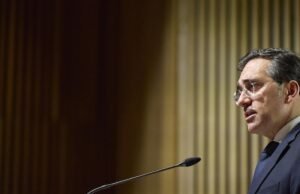 Albares garante que os Estados Unidos não obrigam a Espanha a utilizar as bases de Rota e Morón