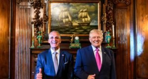 A estratégia abrangente das Honduras visa combinar o apoio aos imigrantes, o crescimento do comércio e o progresso na reputação internacional.