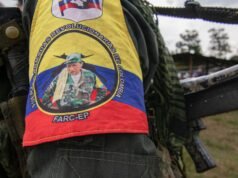 Os opositores das FARC emitiram um alerta aos meios de comunicação e jornalistas que se acredita apoiarem o ELN: “Se você publicar sobre um grupo, faça-o sobre todos”.