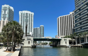 Qual é a temperatura média em Miami?
