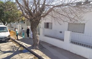 Eles investigam a presença de uma substância branca em uma escola de Córdoba que causou asfixia na professora