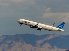 Avião da JetBlue retorna a Rhode Island após atingir coiote