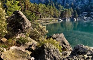 A trilha que termina na Laguna Negra: o mundo que inspirou Antonio Machado e a viagem entre a lenda e a natureza