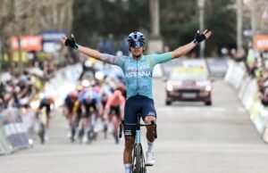 Etapa 6 do Paris-Nice: o colombiano Harold Tejada vence e passa para o top 10 da classificação geral, com Daniel Martínez em segundo.