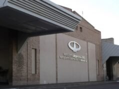 Discussão sobre o volume da música no aeroporto de Mendoza termina em espancamentos: um preso e um ferido.