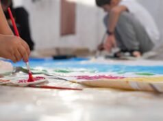 Uma escola que proibiu os alunos de caminhar anula a regra e descobre, 30 anos depois, que a restrição era ilegal.