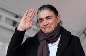 Gustavo Bolívar rejeitou o veto dos empresários e confirmou que continua comprando de Arturo Calle e Mario Hernández.