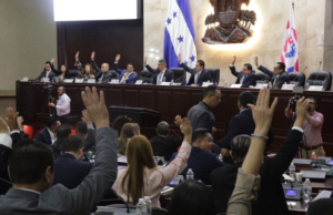 O Congresso Nacional analisa pela primeira vez o funcionamento do julgamento de impeachment em Honduras