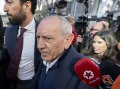 O ex-DAO da Polícia Nacional compareceu “com calma” em tribunal para testemunhar por alegadamente ter feito sexo com o colega.