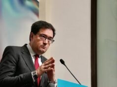 Óscar López acusou Ayuso de “defender o acusado e perseguir o demandante” contra “Pili y Mili”, Serrano e Millán