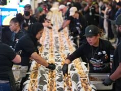O aeroporto de Filadélfia bateu o recorde mundial e distribuiu cheesesteaks a mais de 365 metros à TSA: “Sem eles não haveria ninguém aqui”