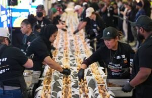 O aeroporto de Filadélfia bateu o recorde mundial e distribuiu cheesesteaks a mais de 365 metros à TSA: “Sem eles não haveria ninguém aqui”
