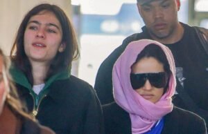 Rosalía reapareceu após a embriaguez com a ajuda de sua principal apoiadora, a modelo Loli Bahía: incógnita no aeroporto de Milão.