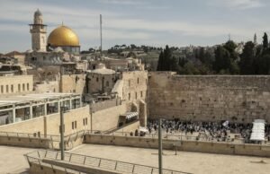 Partes de foguetes iranianos caem na cidade de Jerusalém