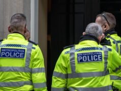 A polícia de Londres está investigando o incêndio de quatro ambulâncias judaicas como um crime antissemita