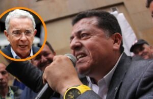 Hugo Ospina, líder dos taxistas, criticou Álvaro Uribe por prometer benefícios aos mototaxistas no governo de Paloma Valencia: “Não vamos enganar o povo”