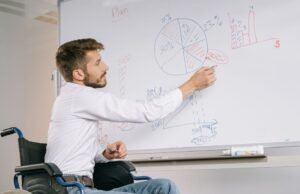 O emprego de pessoas com deficiência está a aumentar em Espanha, mas 65% permanecem fora do mercado de trabalho: o psicossocial é o mais penalizado