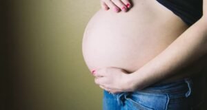 A CNDH indica caso de óbito fetal por violência física no hospital IMSS do CDMX, solicitando indenização por danos